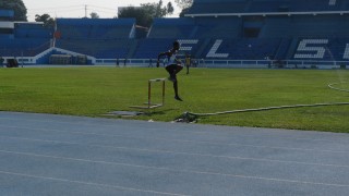 Actualmente, la Federación Salvadoreña de Atletismo (FSA) entrena en el Estadio Jorge Mágico González, sin embargo, según explicó Roger Manzur, gerente técnico no hay tantas pistas aclimatadas para atletismo. Fotografía por Susana  González.