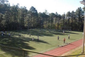 Cancha de fútbol de la institución.