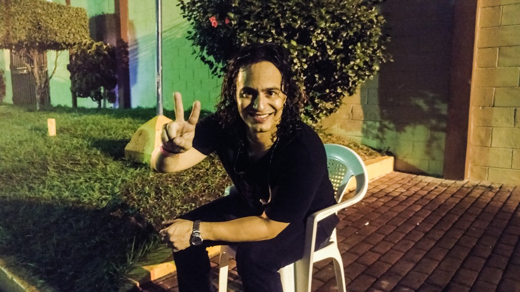 Foto de Ovidio Bautista. Alejandro Puga, vocalista de la banda guatemalteca El Tambor de la Tribu