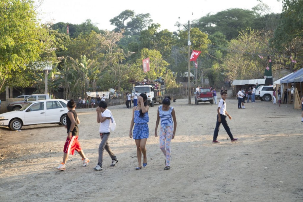 Foto tomada de https://unfinishedsentences.org. La juventud de Santa Marta sale adelante con el apoyo comunitario
