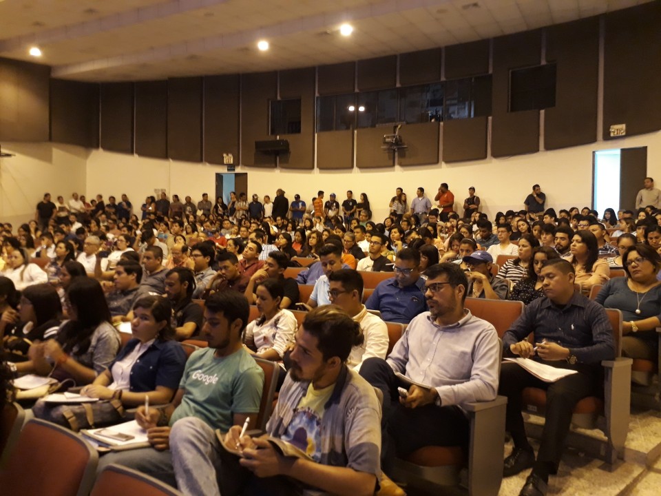 Cientos de estudiantes, docentes y público externo asistió al foro desarrollado esta semana en el campus universitario. /Foto de Ana Argueta.