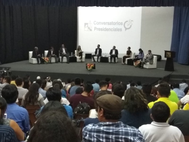 La asistencia a los Conversatorios Presidenciales de la UCA sigue alta. Foto de Vilma Laínez.